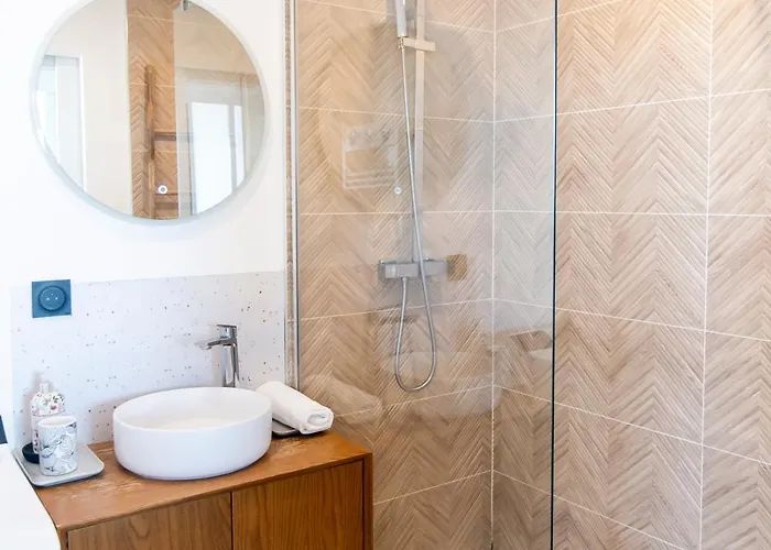 Vue Panoramique Sur Bassin,piscine Et Terrasse Apartment