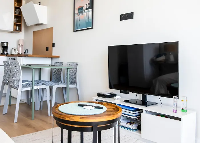 Vue Panoramique Sur Bassin,piscine Et Terrasse Apartment