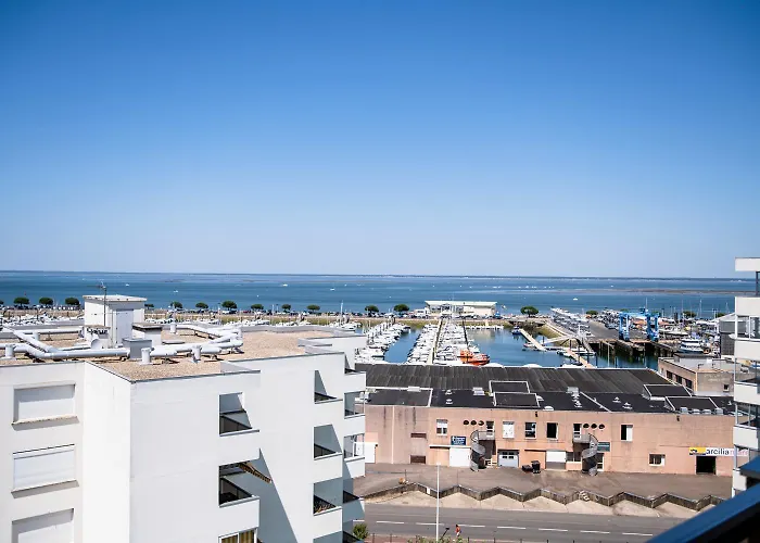 Vue Panoramique Sur Bassin,piscine Et Terrasse Lägenhet